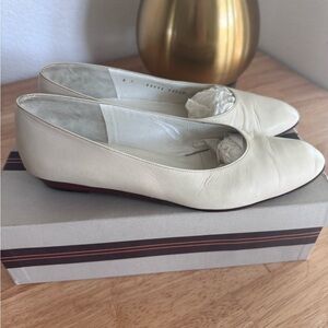 1970” Bruno Magli Italian Leather Two tone Cream Cap Toe Shoes Size 7 B